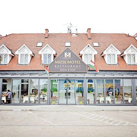 Mizse Motel Lajosmizse Exterior foto